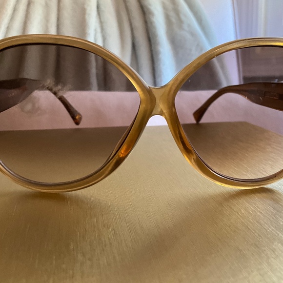 Louis Vuitton Sunglasses - Picture 4 of 4